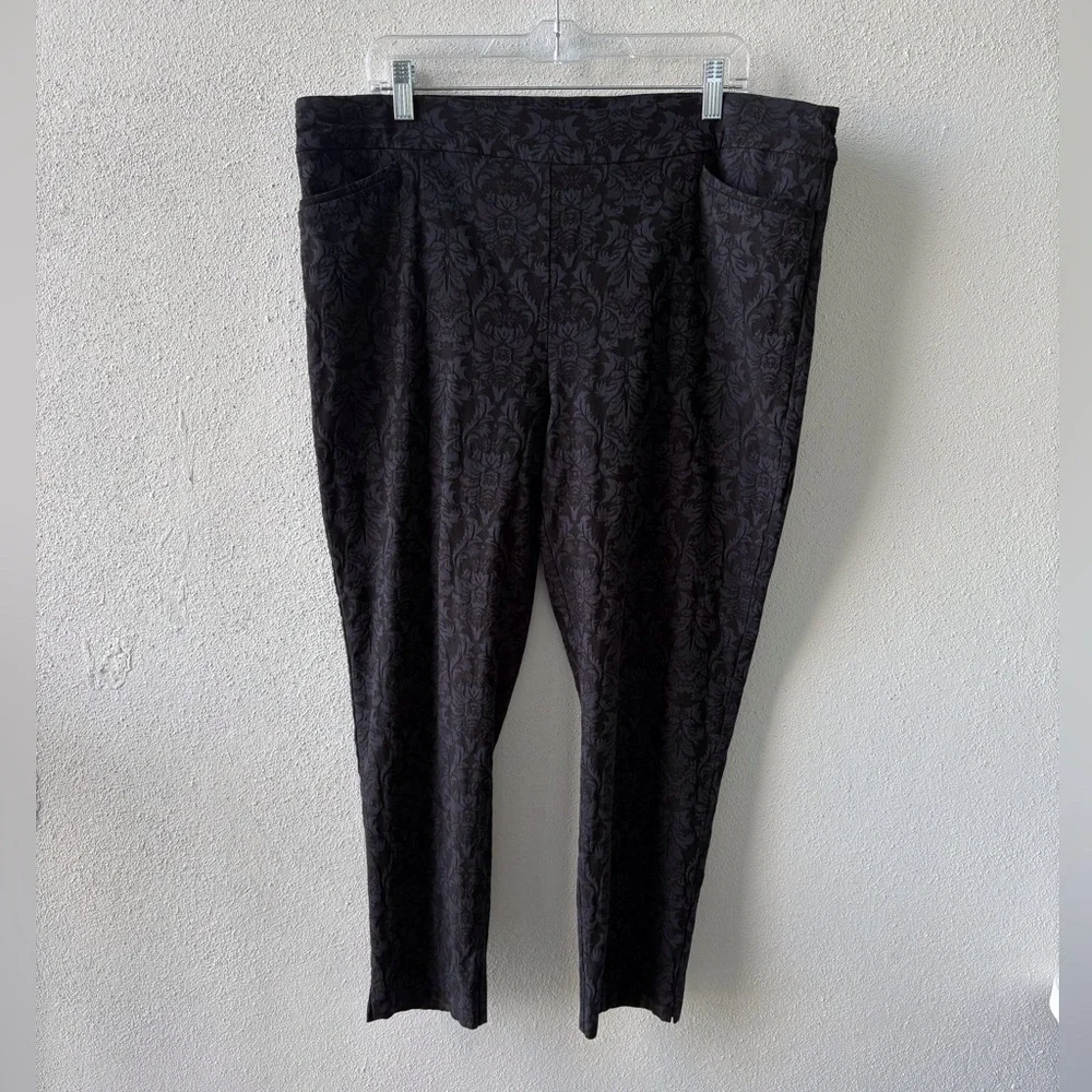 Chico’s Black Texture Floral Pull On Ankle Pant Size 18 Stretch Dressy or Casual - Picture 1 of 13